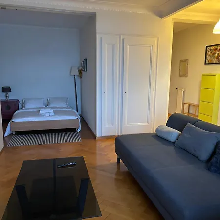 Between The Train Station And Saint Francois Lausana